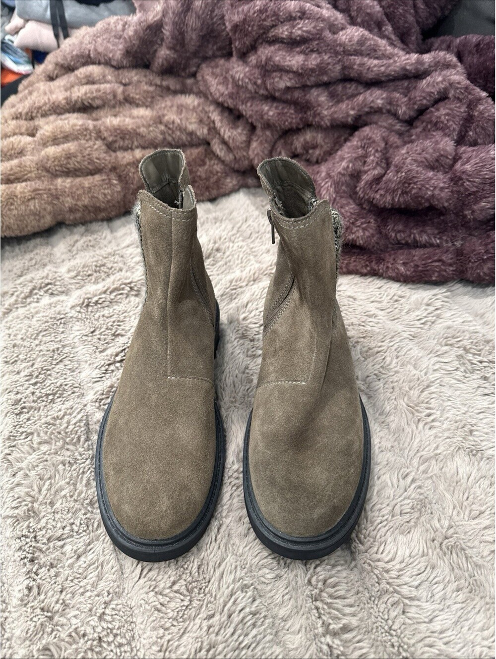 NWOB Clarks Opal Sky Womens Brown Suede Slip On Zippered Chelsea Boots 7M